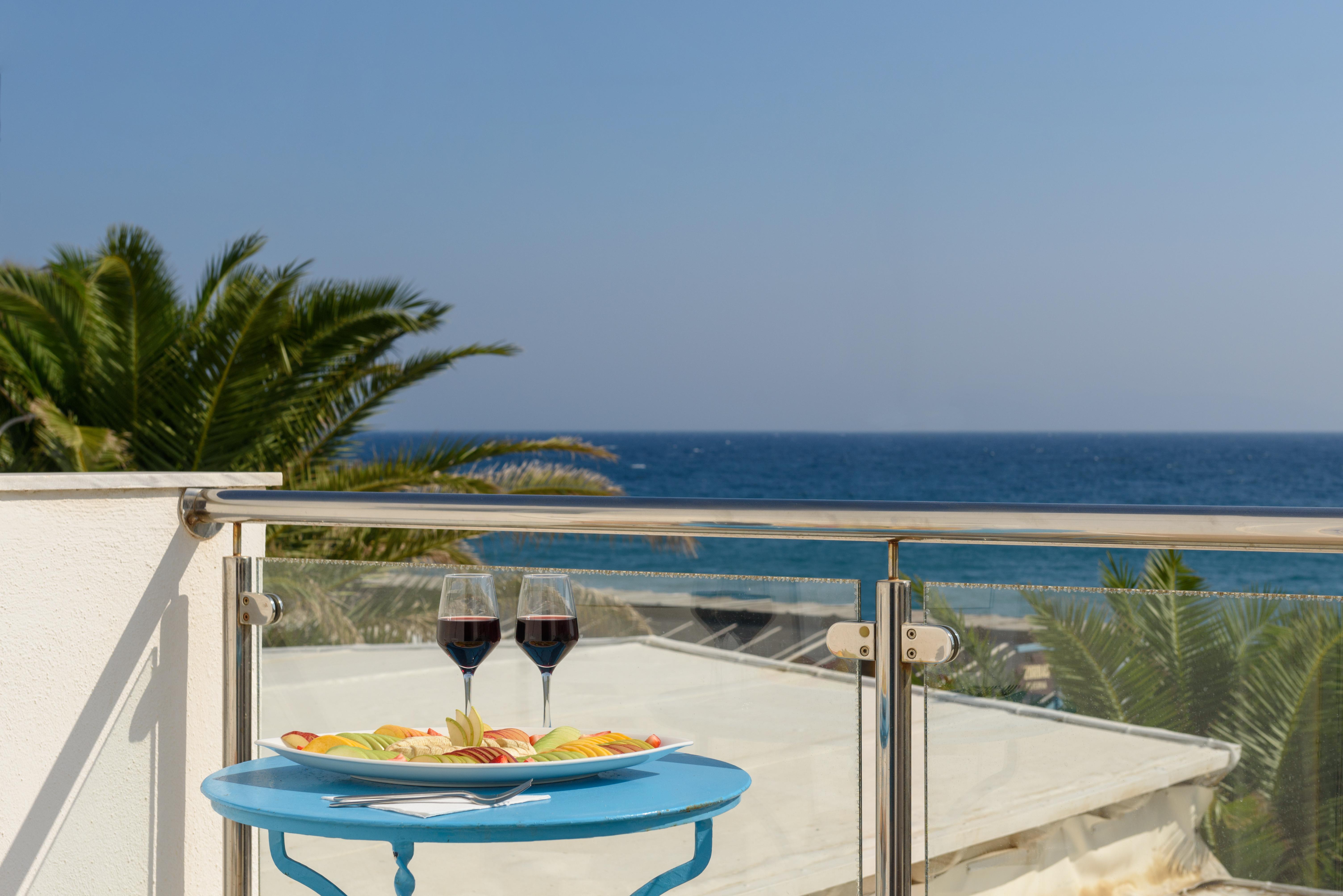 Alesahne Beach Hotel Kamári Екстериор снимка